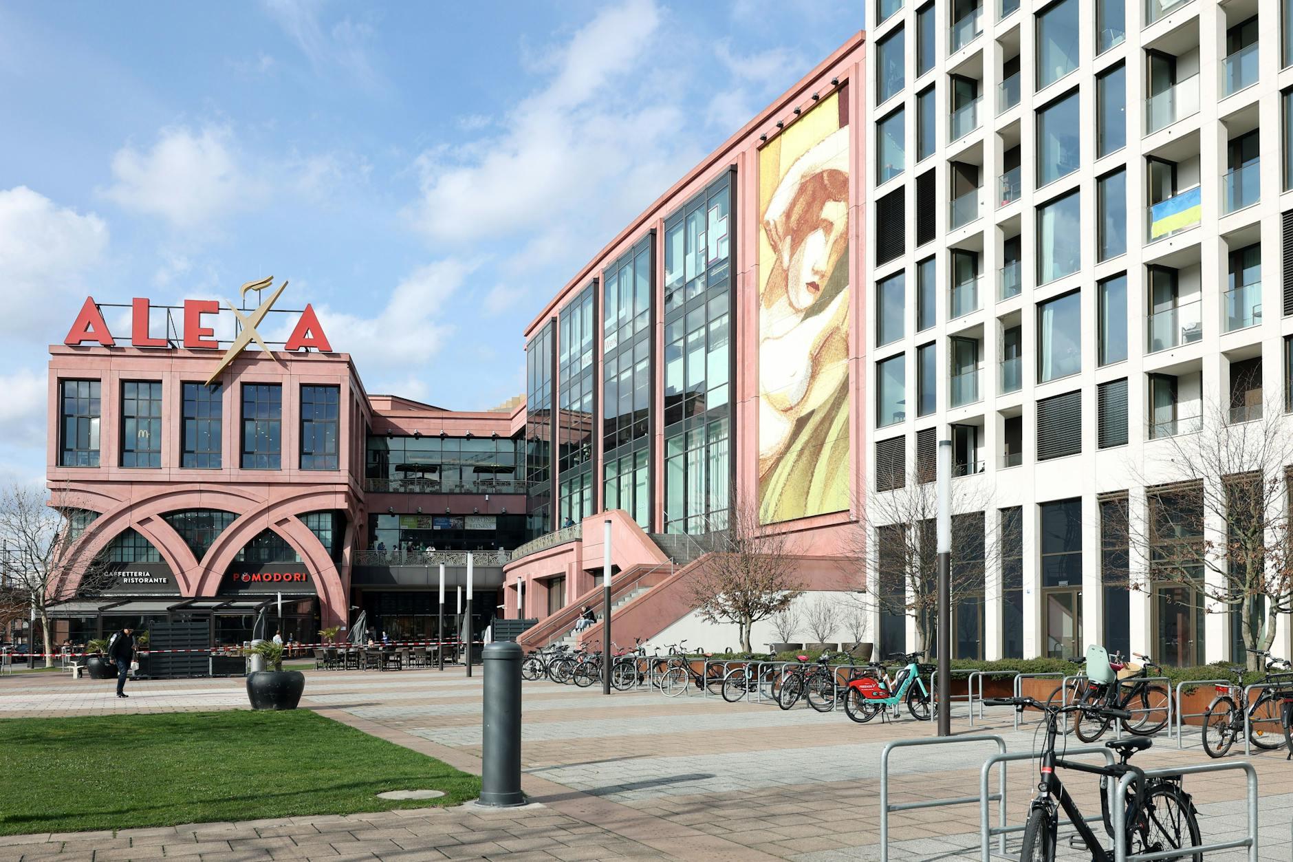 Mitte: Einkaufszentrum Alexa feiert 17. Geburtstag mit Party und ...