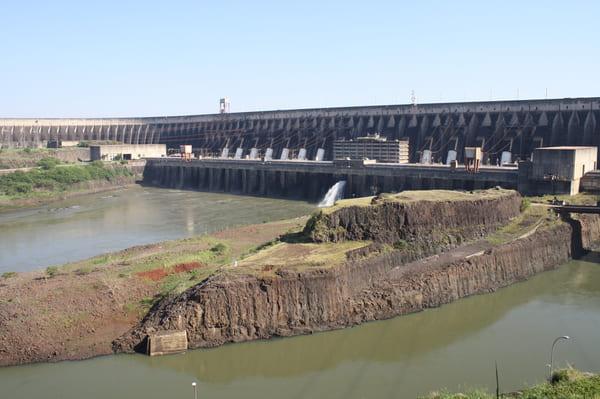 Staudamm Itaipu Brasilien