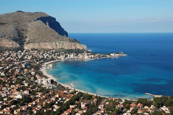 Strand in Sizilien nahe Palermo