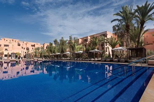 Pool im Hotel Mansour Edhabi