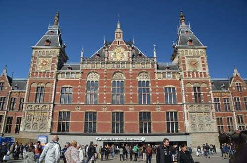 Ankunft am Bahnhof Amsterdam